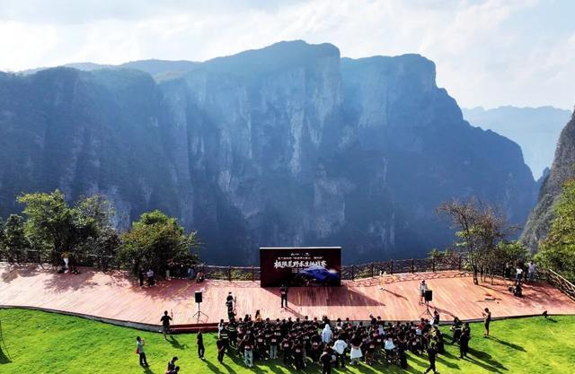 万奖金健康问题景区负责治疗本人及直系亲属终身免费游七星山pg模拟器电脑版回应“荒野求生”停赛：8人夺冠平分48(图4)